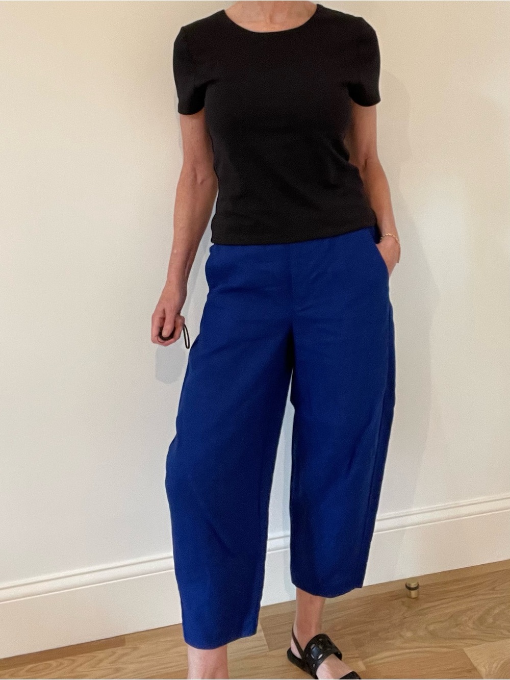 Classic Linen Barrel -leg Cropped Pants in Royal Blue